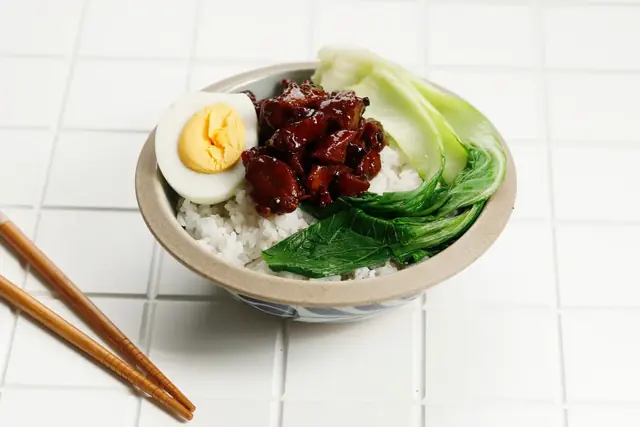 Riz au porc braisé