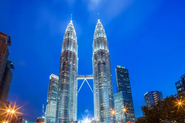 Tours Petronas